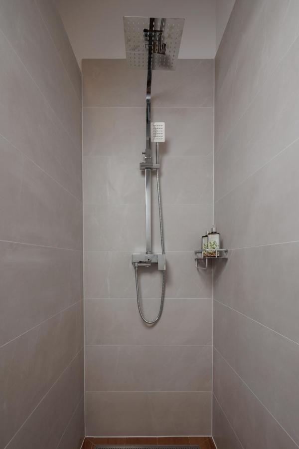 Terra 5 Deluxe Apartment On The Ground Floor With Private Parking Rijeka Exterior photo